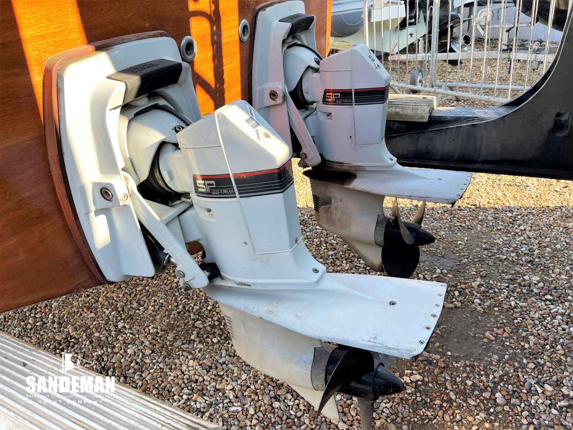 Ray Hunt/Lallow 23 ft Twin Screw Express Cruiser 1961/1995 - Sandeman ...
