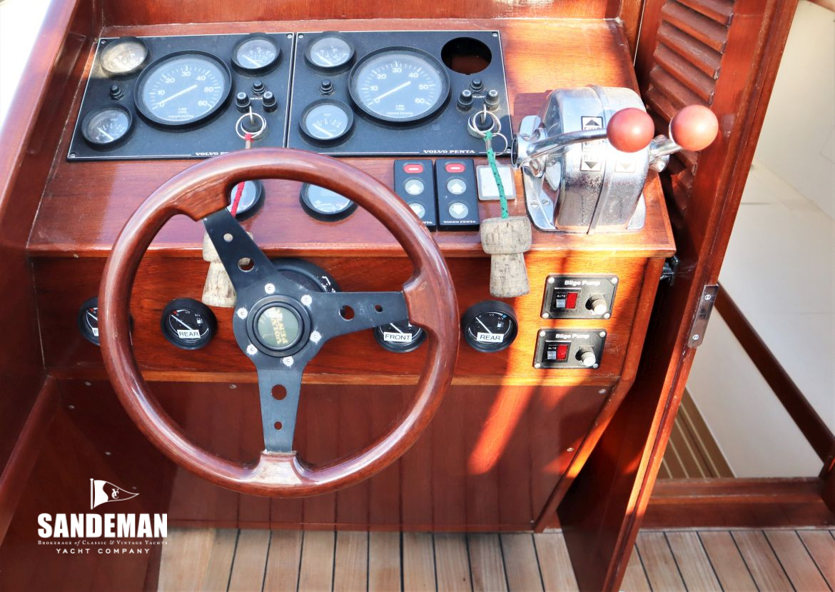 Ray Hunt/Lallow 23 ft Twin Screw Express Cruiser 1961/1995 - Sandeman ...
