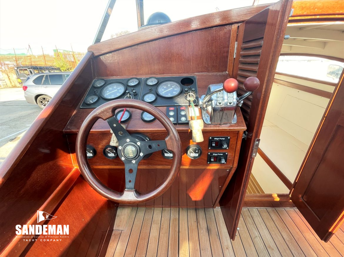 Ray Hunt/Lallow 23 ft Twin Screw Express Cruiser 1961/1995 - Sandeman ...