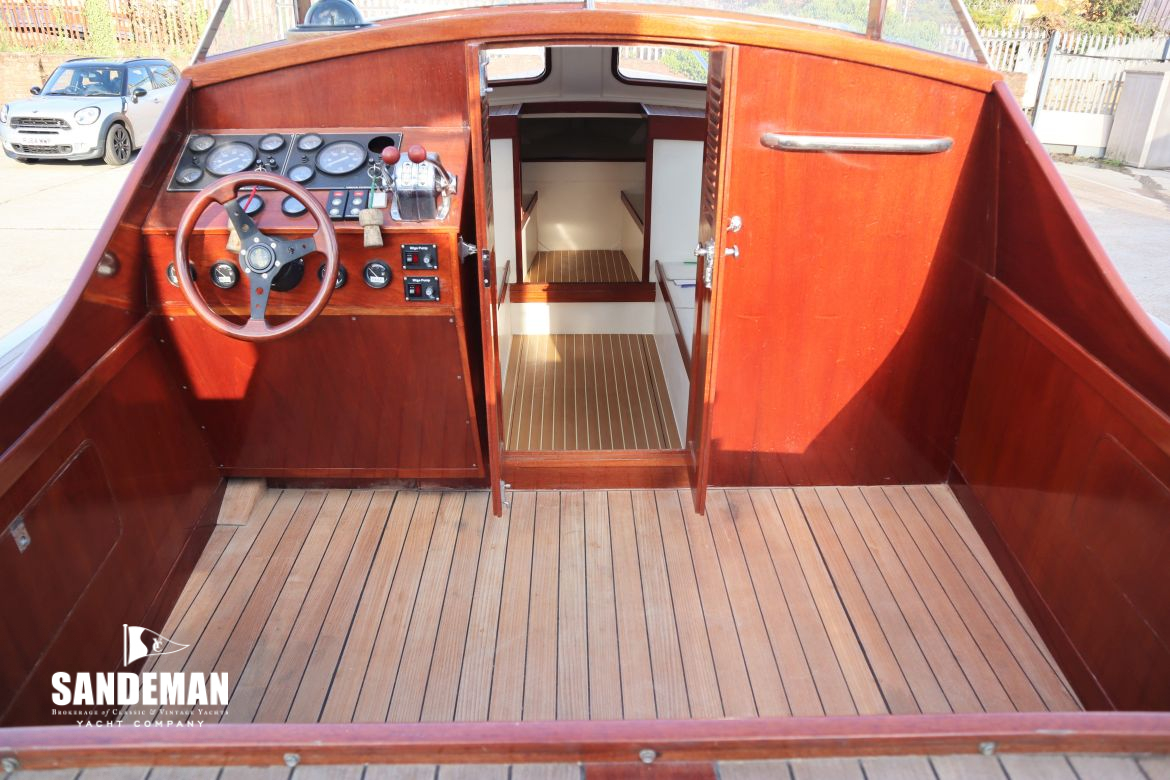 Ray Hunt/Lallow 23 ft Twin Screw Express Cruiser 1961/1995 - Sandeman ...